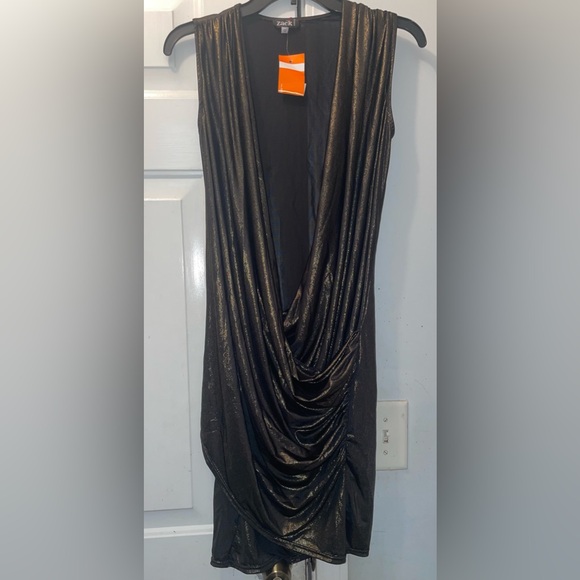 Elegant Black and Gold Sleeveless Dress - Picture 1 of 8